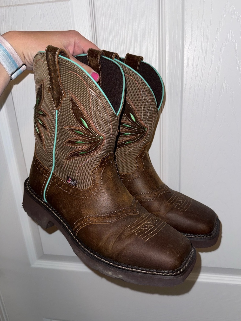 Justin Women’s Nettie 8” Square Toe Boots